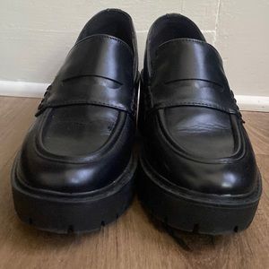 Universal Thread black chunky loafers size 7